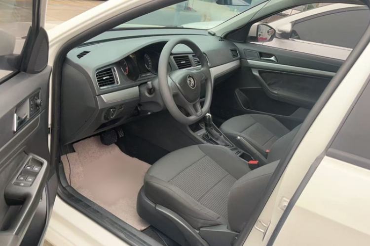 Used Volkswagen Lavida 2015 1.6L Automatic Fashion Edition Left Front Seat