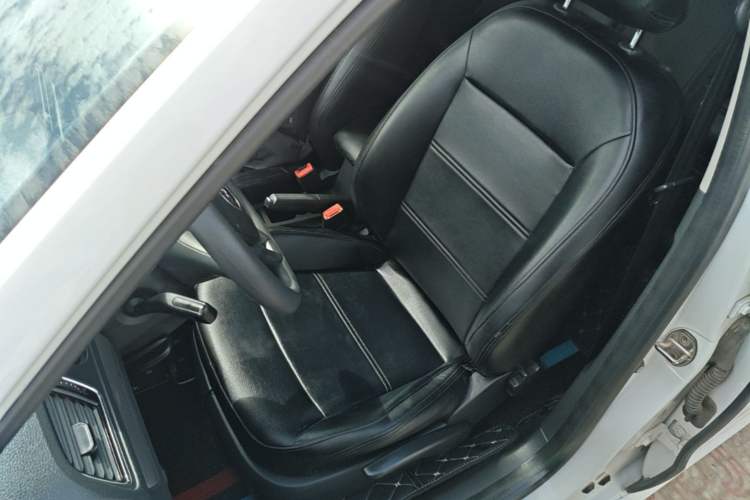 Used Volkswagen Lavida 2015 1.6L Manual Fashion Edition Left Front Seat