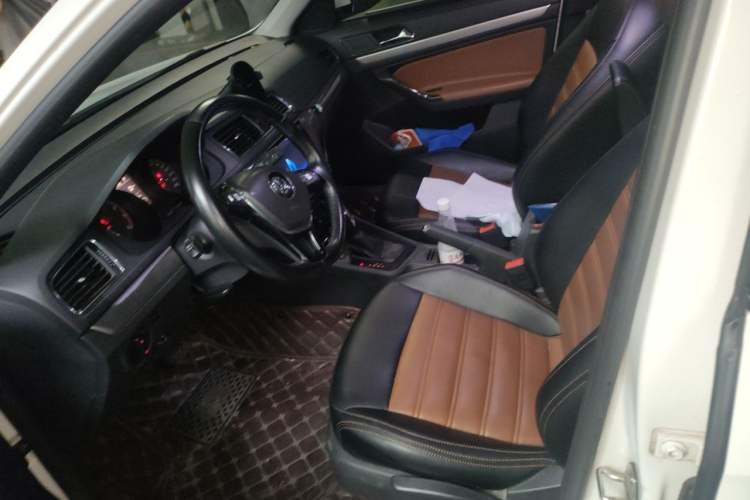 Used Volkswagen Lavida 2015 1.6L Automatic Fashion Edition Left Front Seat