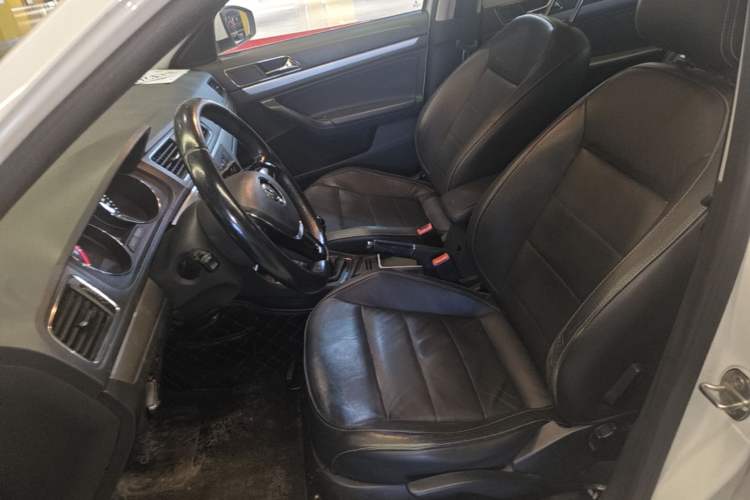 Used Volkswagen Lavida 2015 1.6L Manual Comfort Edition Left Front Seat