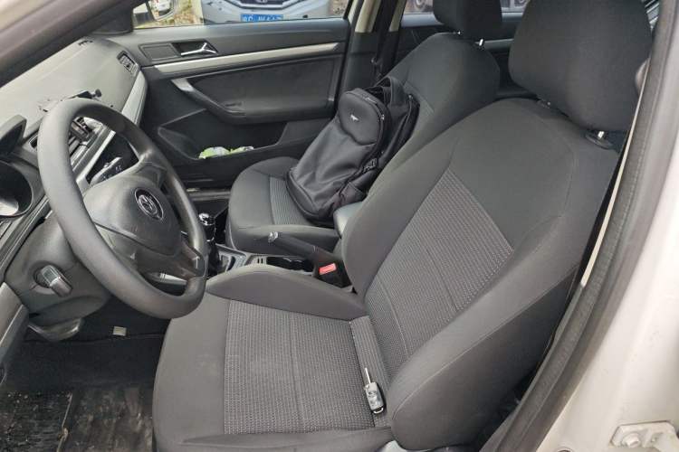 Used Volkswagen Lavida 2015 1.6L Manual Fashion Edition Left Front Seat