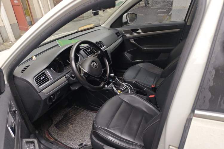Used Volkswagen Lavida 2015 1.6L Automatic Comfort Edition Left Front Seat
