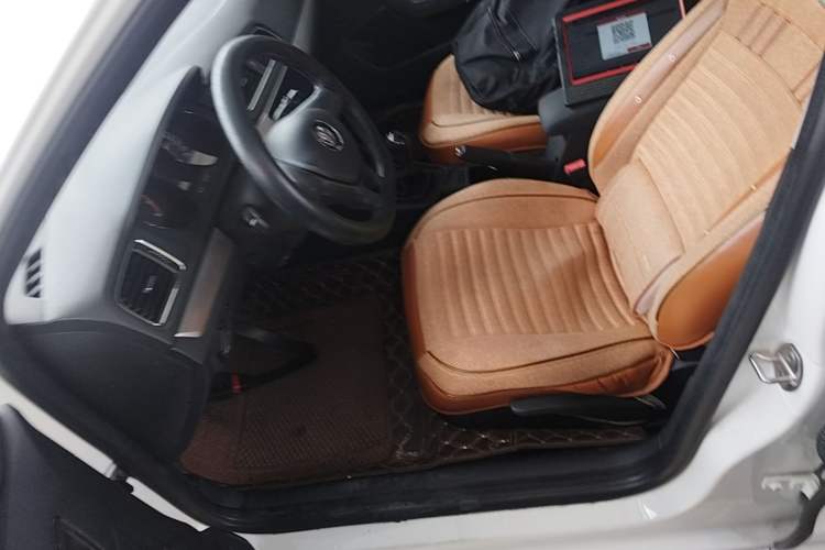 Used Volkswagen Lavida 2015 1.6L Manual Fashion Edition Left Front Seat
