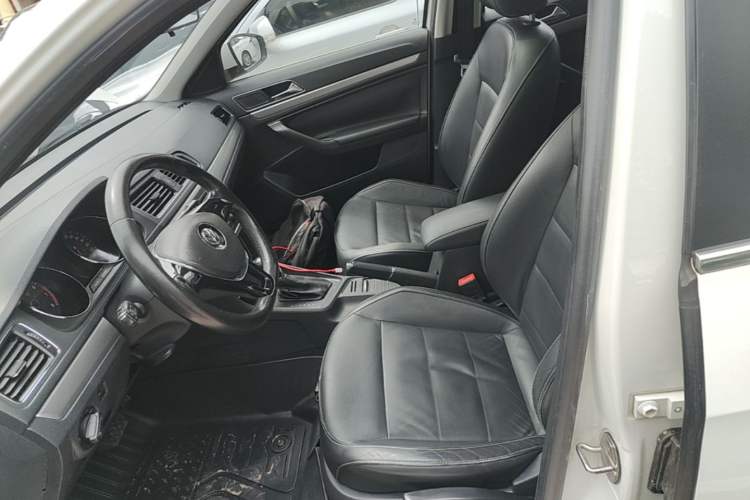 Used Volkswagen Lavida 2015 1.6L Automatic Comfort Edition Left Front Seat
