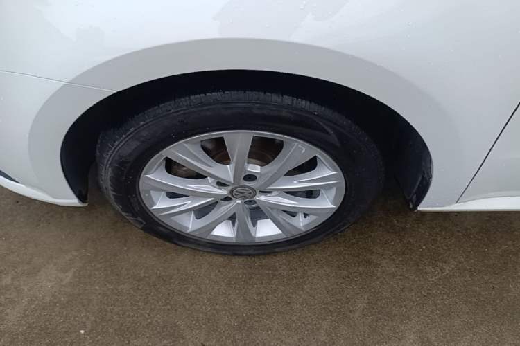 Used Volkswagen Lavida 2015 1.6L Automatic Comfort Edition Left Front Wheel Hub
