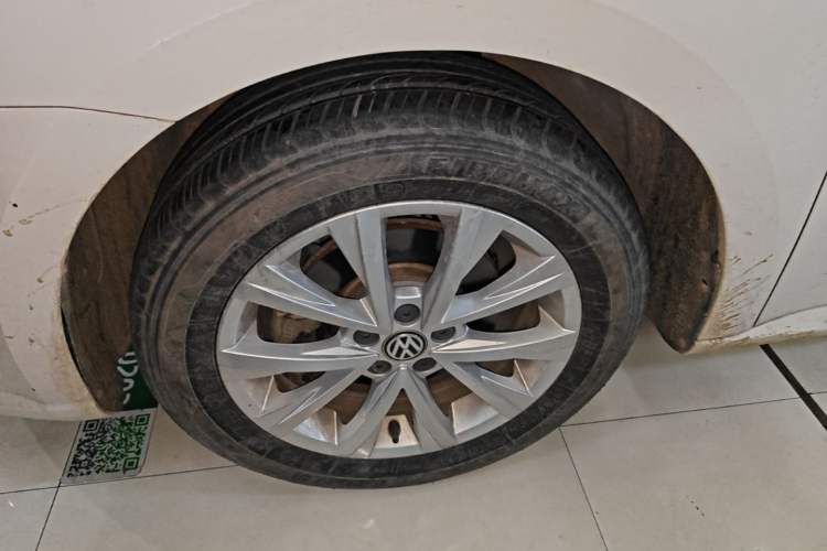 Used Volkswagen Lavida 2015 1.6L Automatic Comfort Edition Left Front Wheel Hub
