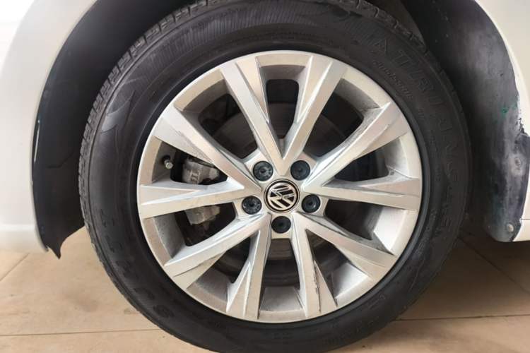 Used Volkswagen Lavida 2015 1.6L Automatic Comfort Edition Left Front Wheel Hub