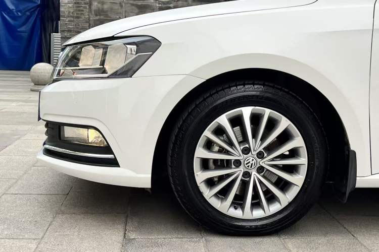 Used Volkswagen Lavida 2015 230TSI DSG Luxury Edition Left Front Wheel Hub
