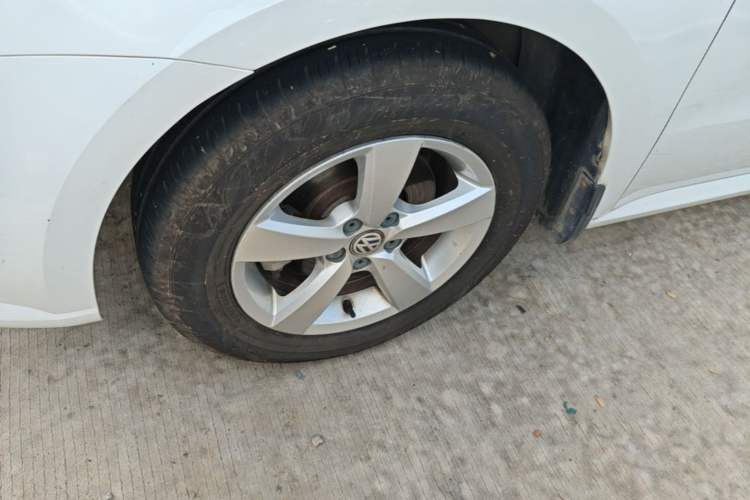Used Volkswagen Lavida 2015 1.6L Manual Fashion Edition Left Front Wheel Hub