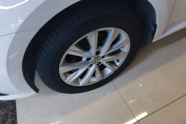 Used Volkswagen Lavida 2015 1.6L Manual Comfort Edition Left Front Wheel Hub