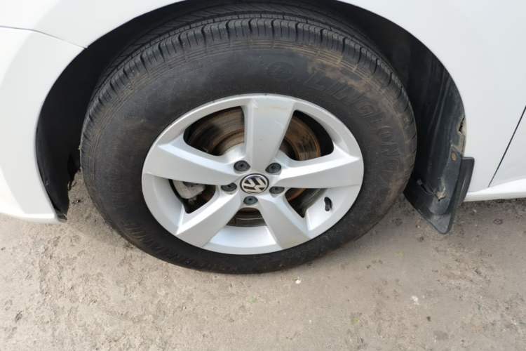 Used Volkswagen Lavida 2015 1.6L Automatic Fashion Edition Left Front Wheel Hub