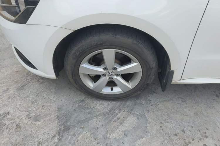 Used Volkswagen Lavida 2015 1.6L Automatic Fashion Edition Left Front Wheel Hub