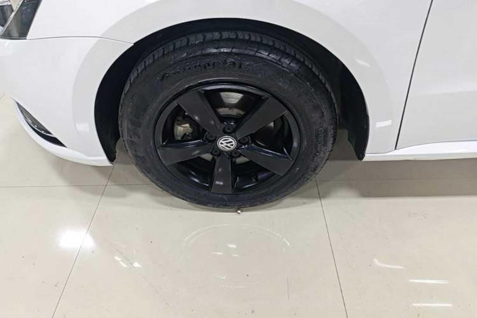 Used Volkswagen Lavida 2015 1.6L Automatic Fashion Edition Left Front Wheel Hub