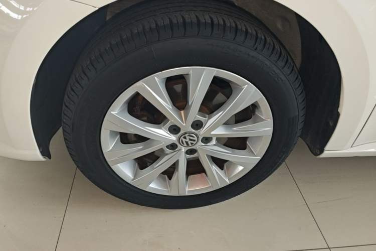 Used Volkswagen Lavida 2015 1.6L Automatic Comfort Edition Left Front Wheel Hub