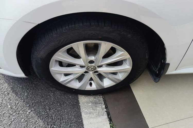 Used Volkswagen Lavida 2015 1.6L Automatic Comfort Edition Left Front Wheel Hub