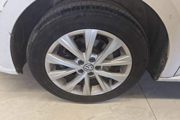 Used Volkswagen Lavida 2015 1.6L Manual Comfort Edition Left Front Wheel Hub