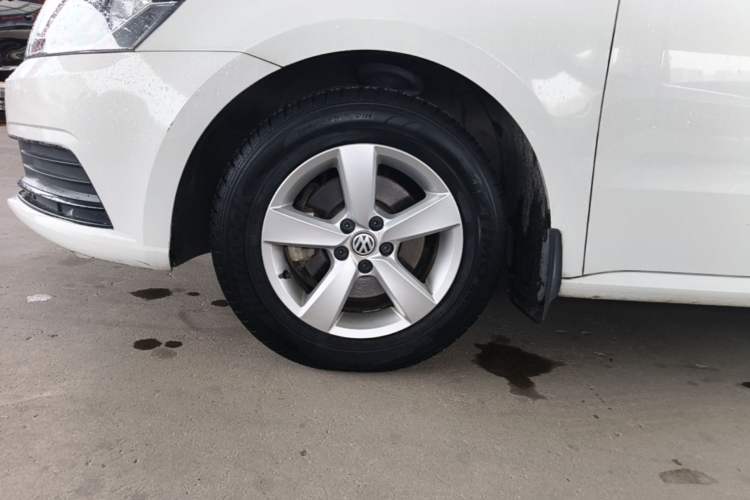 Used Volkswagen Lavida 2015 1.6L Manual Fashion Edition Left Front Wheel Hub