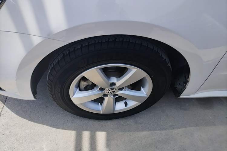 Used Volkswagen Lavida 2015 1.6L Automatic Fashion Edition Left Front Wheel Hub