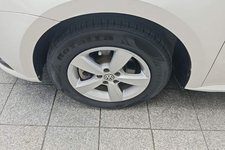 Used Volkswagen Lavida 2015 1.6L Automatic Fashion Edition Left Front Wheel Hub
