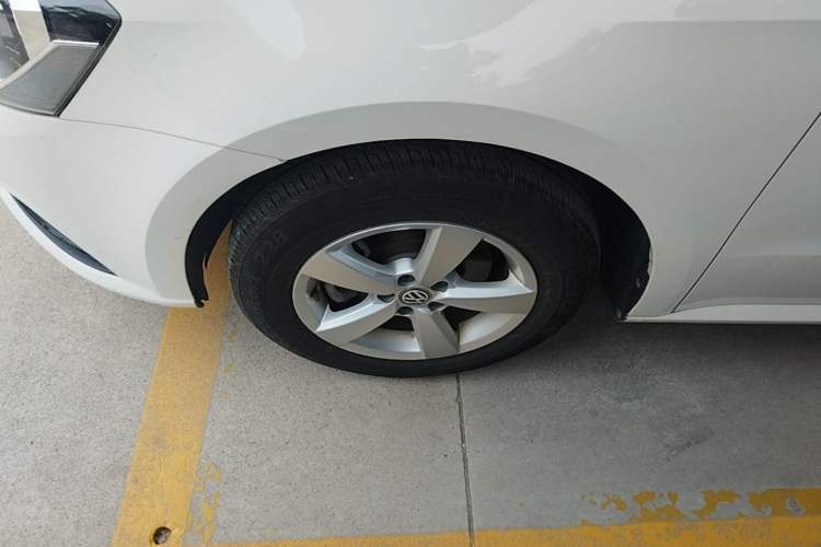 Used Volkswagen Lavida 2015 1.6L Manual Fashion Edition Left Front Wheel Hub