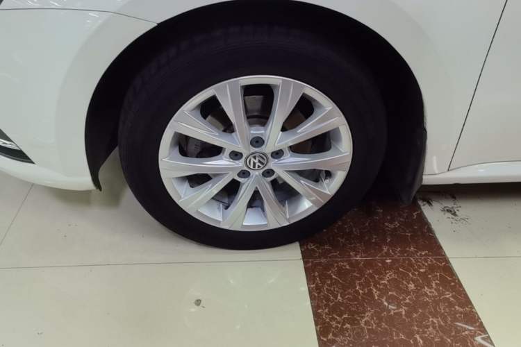 Used Volkswagen Lavida 2015 1.6L Automatic Comfort Edition Left Front Wheel Hub