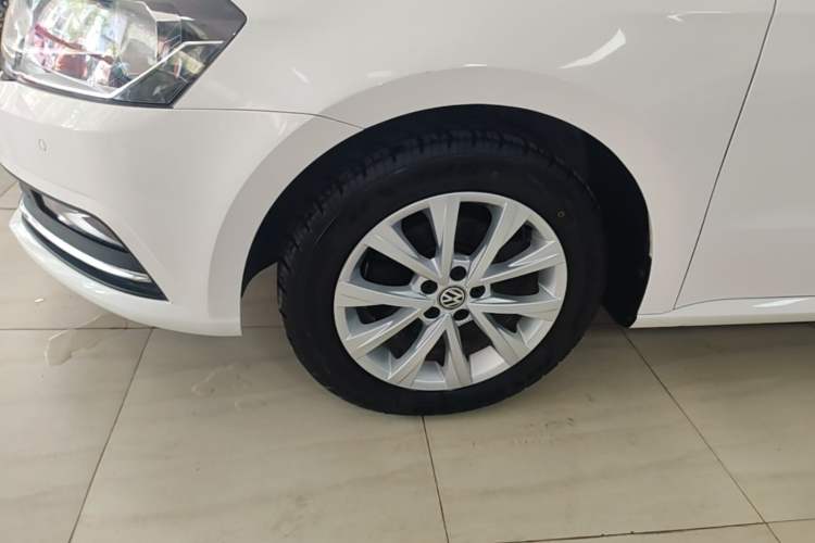Used Volkswagen Lavida 2015 1.6L Automatic Comfort Edition Left Front Wheel Hub
