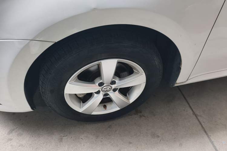 Used Volkswagen Lavida 2015 1.6L Automatic Fashion Edition Left Front Wheel Hub