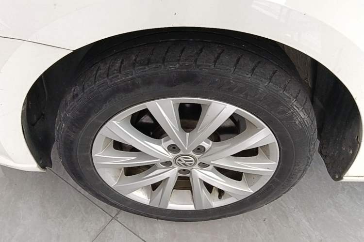 Used Volkswagen Lavida 2015 1.6L Automatic Comfort Edition Left Front Wheel Hub