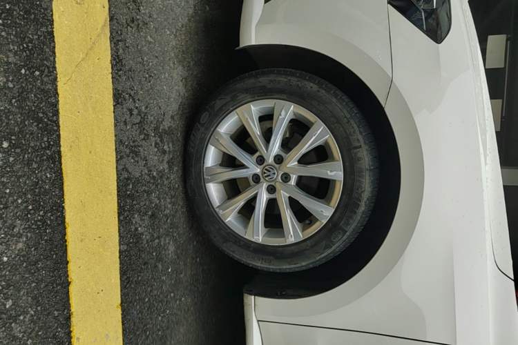 Used Volkswagen Lavida 2015 1.6L Manual Comfort Edition Left Front Wheel Hub