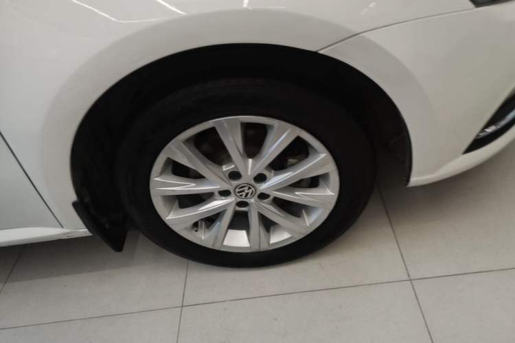 Used Volkswagen Lavida 2015 1.6L Automatic Comfort Edition Left Front Wheel Hub