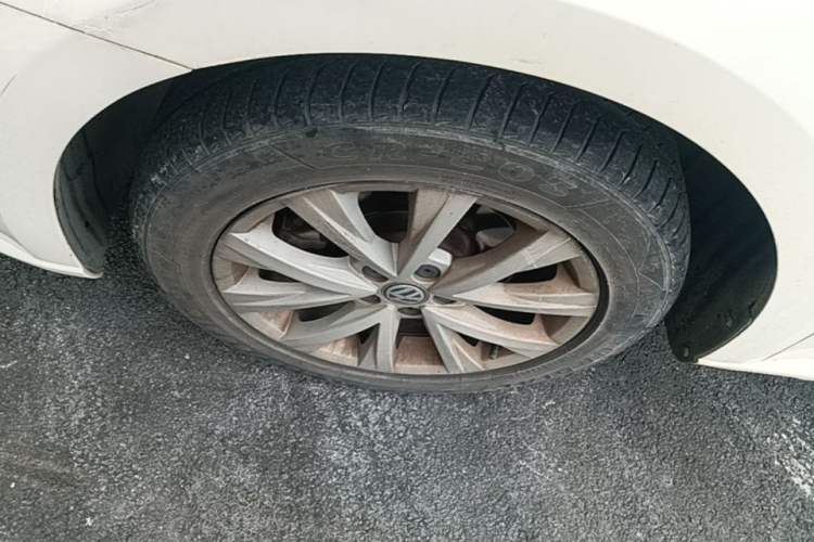Used Volkswagen Lavida 2015 1.6L Automatic Comfort Edition Left Front Wheel Hub