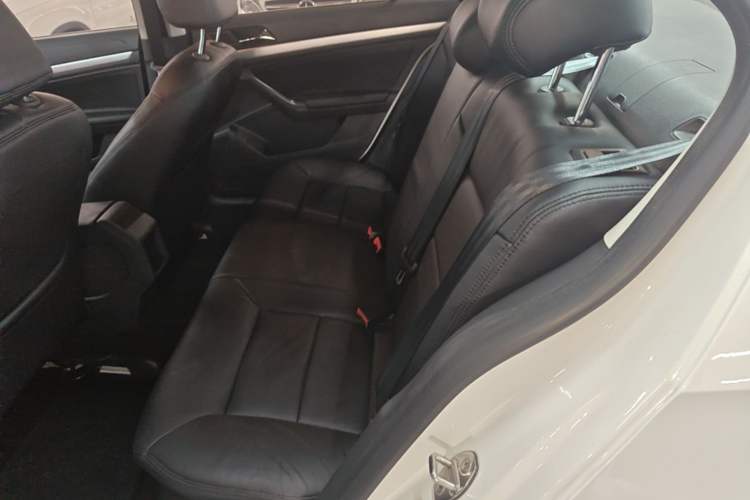 Used Volkswagen Lavida 2015 1.6L Automatic Fashion Edition Left Rear Seat