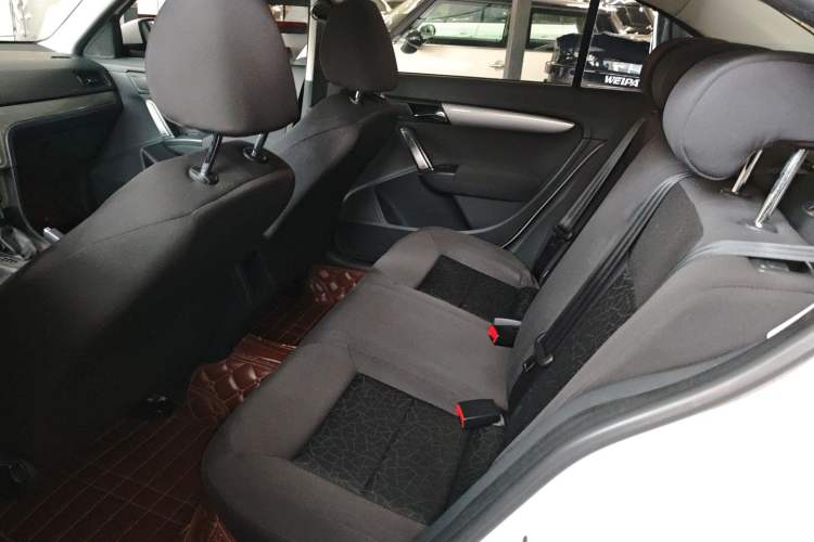 Used Volkswagen Lavida 2015 1.6L Automatic Fashion Edition Left Rear Seat