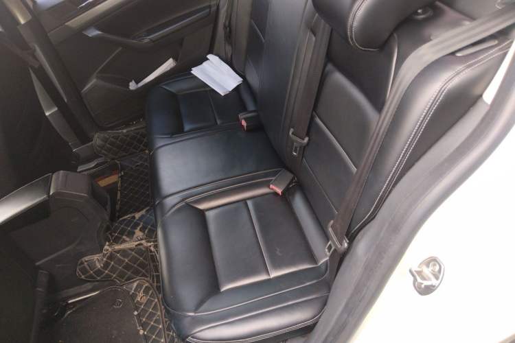 Used Volkswagen Lavida 2015 1.6L Automatic Fashion Edition Left Rear Seat