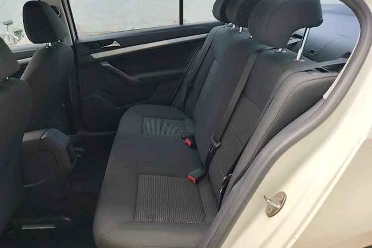 Used Volkswagen Lavida 2015 1.6L Automatic Fashion Edition Left Rear Seat