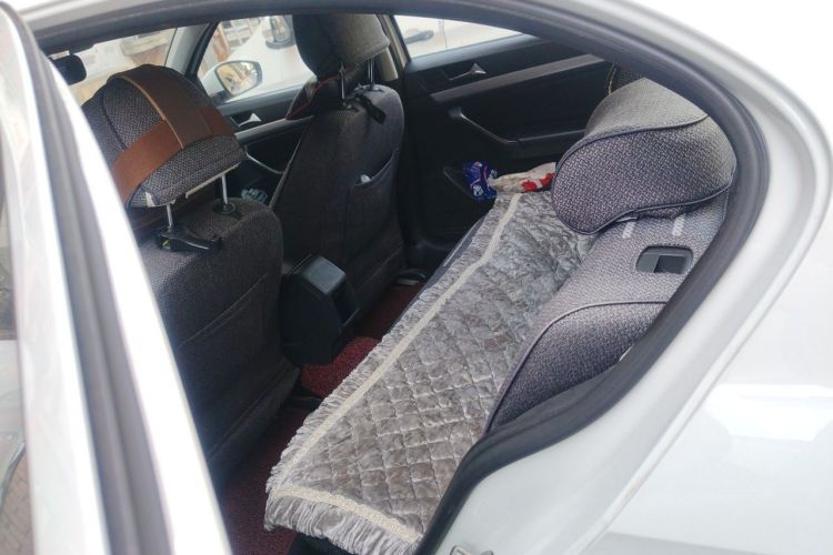 Used Volkswagen Lavida 2015 1.6L Automatic Fashion Edition Left Rear Seat