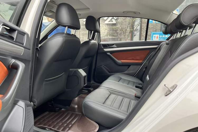 Used Volkswagen Lavida 2015 230TSI DSG Luxury Edition Left Rear Seat