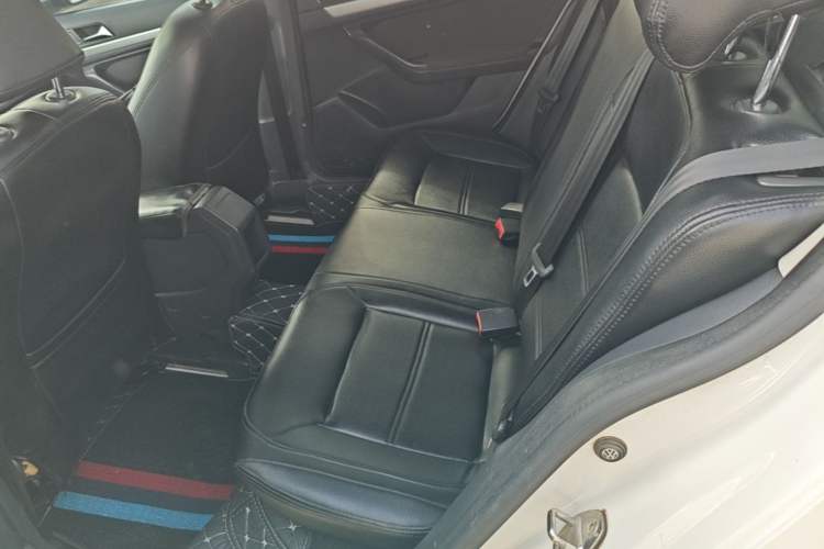 Used Volkswagen Lavida 2015 1.6L Manual Fashion Edition Left Rear Seat