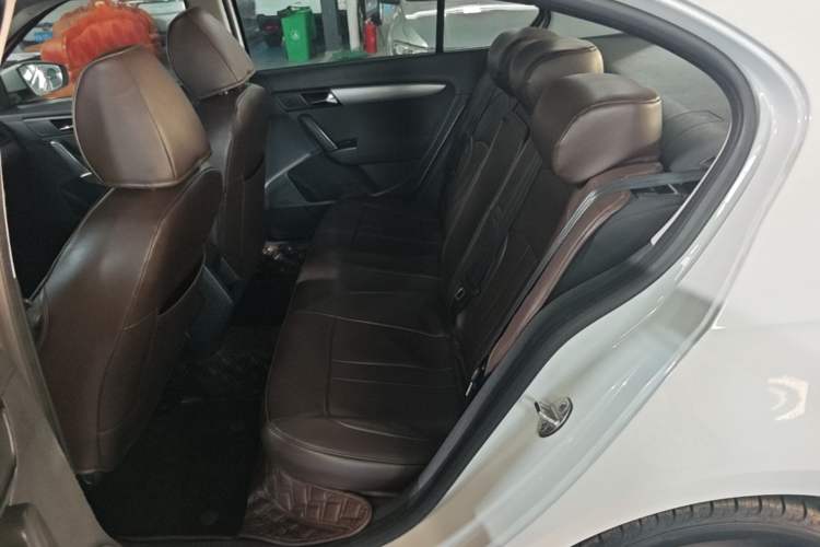 Used Volkswagen Lavida 2015 1.6L Automatic Fashion Edition Left Rear Seat