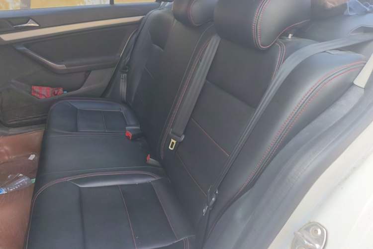 Used Volkswagen Lavida 2015 1.6L Automatic Fashion Edition Left Rear Seat