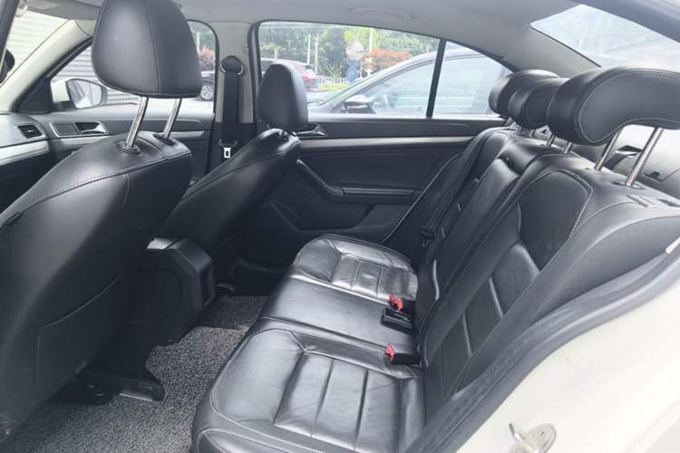 Used Volkswagen Lavida 2015 1.6L Manual Comfort Edition Left Rear Seat
