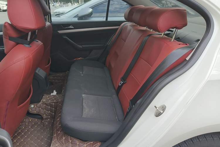Used Volkswagen Lavida 2015 1.6L Automatic Fashion Edition Left Rear Seat