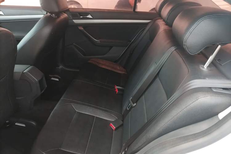 Used Volkswagen Lavida 2015 1.6L Automatic Fashion Edition Left Rear Seat