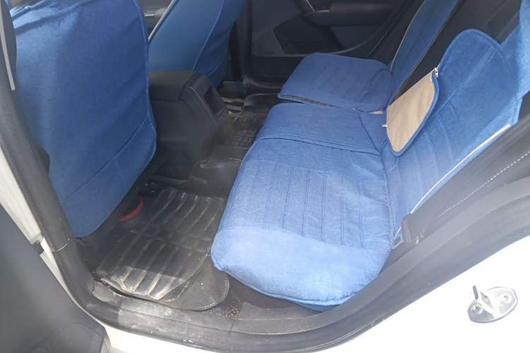 Used Volkswagen Lavida 2015 1.6L Automatic Fashion Edition Left Rear Seat