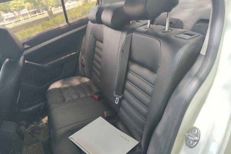 Used Volkswagen Lavida 2015 1.6L Automatic Fashion Edition Left Rear Seat