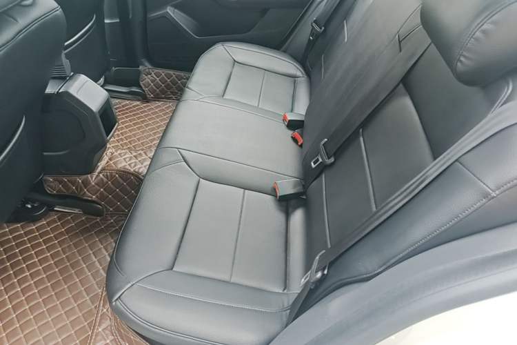 Used Volkswagen Lavida 2015 1.6L Automatic Fashion Edition Left Rear Seat
