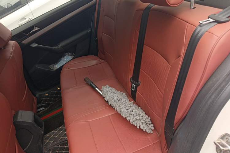 Used Volkswagen Lavida 2015 1.6L Automatic Fashion Edition Left Rear Seat