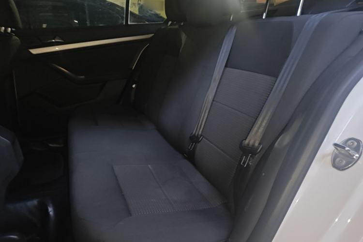 Used Volkswagen Lavida 2015 1.6L Automatic Fashion Edition Left Rear Seat