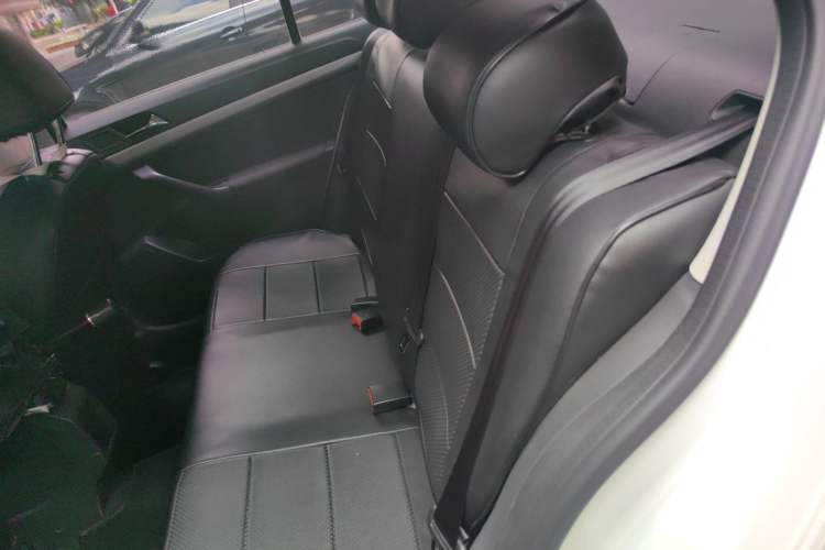 Used Volkswagen Lavida 2015 1.6L Manual Fashion Edition Left Rear Seat