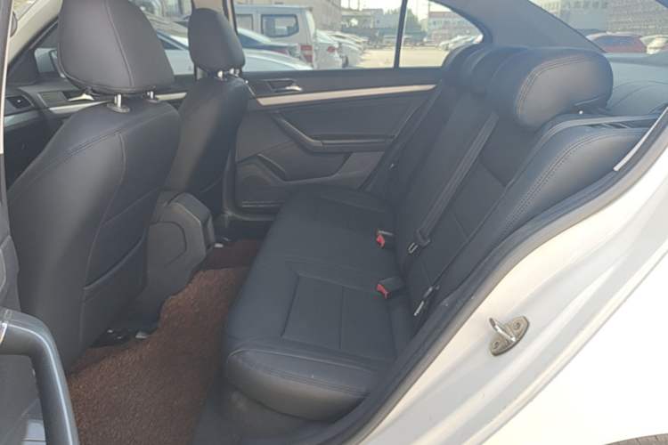 Used Volkswagen Lavida 2015 1.6L Automatic Fashion Edition Left Rear Seat
